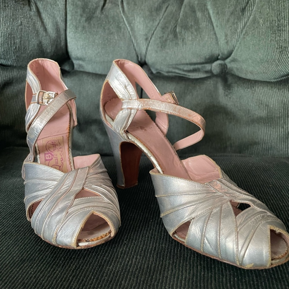 1930s Silver Heels size 6 AA